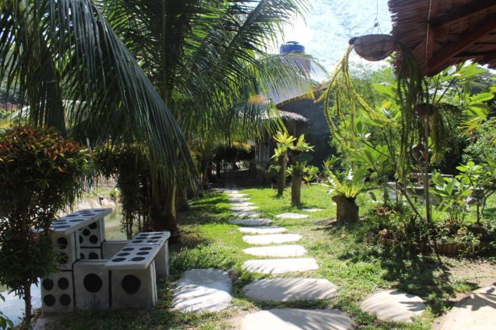Eco Trekking Lodge, Bar & Jungle Tour'S Букит Лаванг Екстериор снимка